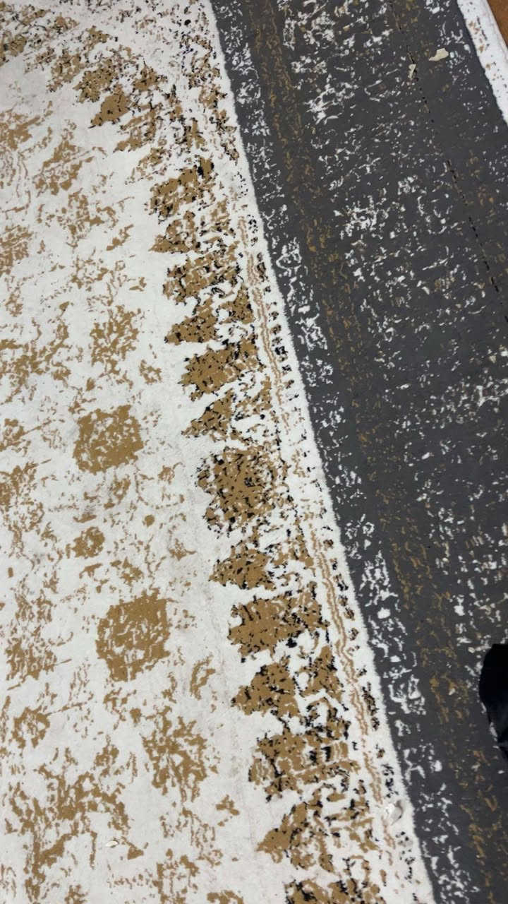 فەرش 3×4
ناونیشان سلێمانی کانی کوردە
35 هەزار پەلەو سوتاوی هیچی  پێوەنییە زۆر قورس نییە حەوسەت شانەیە زۆر پاکە
***********
