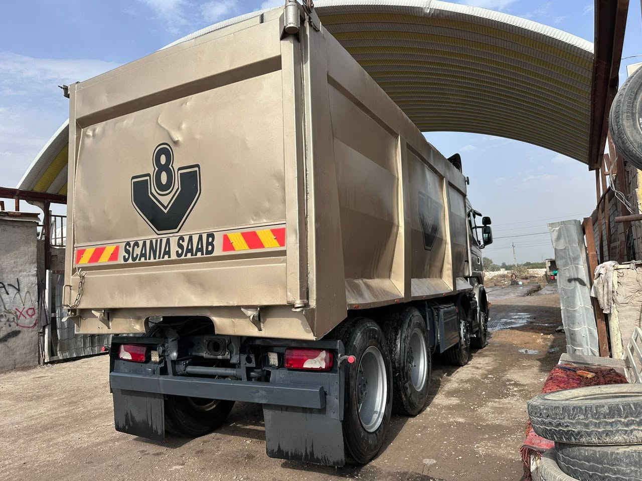 اللهم صلي على محمد وآل محمد 

للبيع سكانيه عقرب قلاب بلادي 
موديل 2018 رقم بصره بموديلها 
مكينه V8 حجم 500 انجكتر مكينه عادي مو وحش كير حجم الف 
سياره جهازه و نظيفه 
العنوان النجف 
السعر 560$
لستفسار الاتصال ***********
