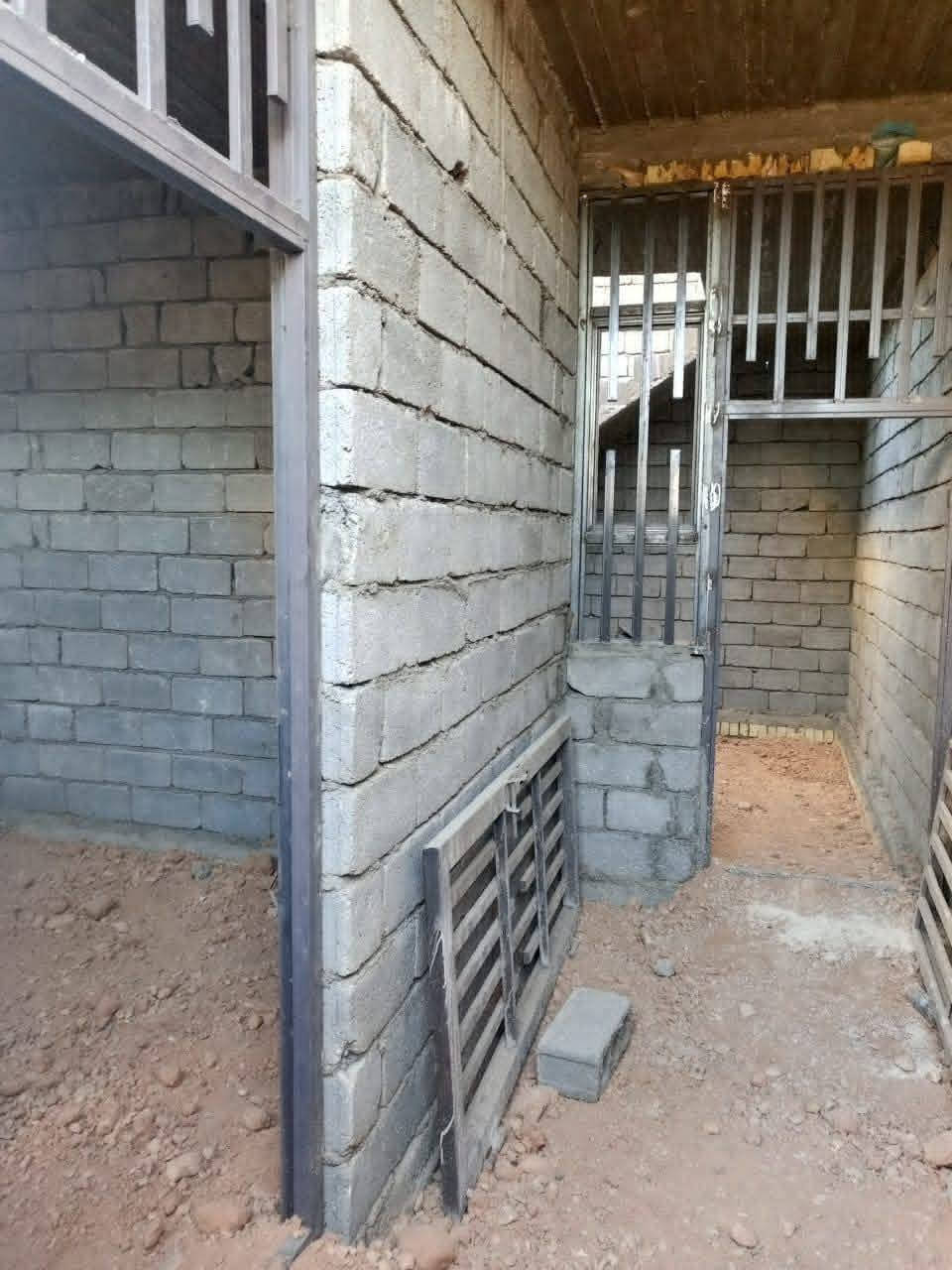 السلام عليكم هيكل للبيع ٥٠ متر سند ٢٥ طابقين الطابق الأول يحتوي على صالة واستقبال ومطبخ وصحيات خارجية وداخلية وطارمة والطابق الثاني غرفة وحمام وصالة علما الطابق الثاني ممصبوب خدمات ماء مجاري كهرباء المكان الودي شارع جامع القاضي السعر٣٠وبي مجال


**إذا كنت صاحب هذا الإعلان وتريد حذفه لأي سبب، رجاءا أرسل رسالة إلى الدعم الفني**