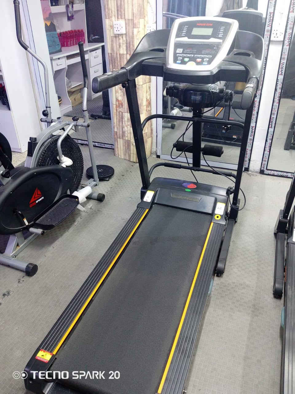 هذني للبيع كلمن اوسعره الي شراي يدخل خاص


**إذا كنت صاحب هذا الإعلان وتريد حذفه لأي سبب، رجاءا أرسل رسالة إلى الدعم الفني**