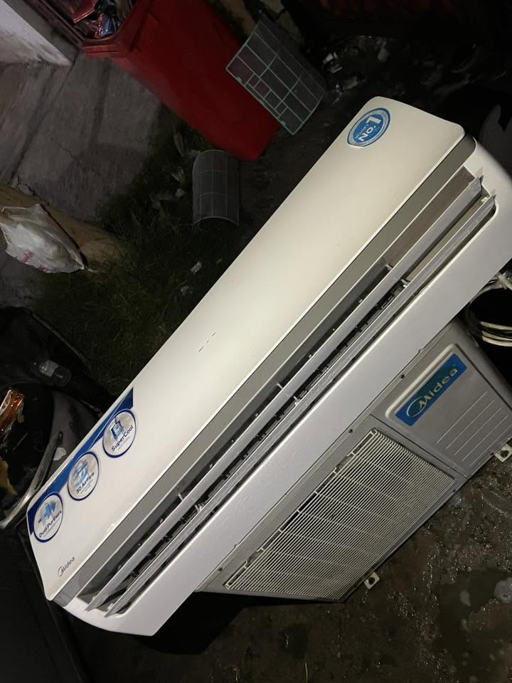 السلام وعليكم اخوان للبيع سبلت ميديا ٢ طن وربع الداخليه الدبل  
نضافه90/100 تبريده ثلج ❄️☃️🧊+تدفئه 🔥🐦‍🔥❤️‍🔥 كامل مكمل جيب وشد بواري جدد ريمونت وايرات اخوان 
 السبلت كله على وضع الشركه  الجهاز رديتراته صفر  
غازه٢٢ غاز مقفول مالت الشركه مغسول وجاهز 
بعد معروف الميديا بتبريده ودفعه القوي جاهز بس عليك تشده مشتغل موسم واحد راديترات لوك موس 
السعر 425 وبي مجال بسيط 
شارع فلسطين ***********
