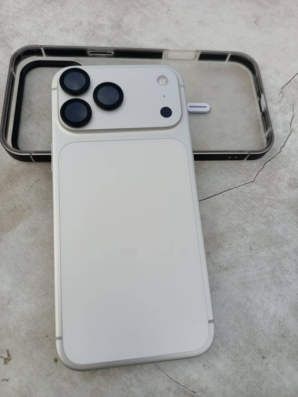 ‏سلام عليكم iPhone 17 Pro Max
‏ذاكرة 256 بطارية 99 دبل سيم كارد جهاز استخدام شخصي مگفول من أي عطل سعر خاص***********
