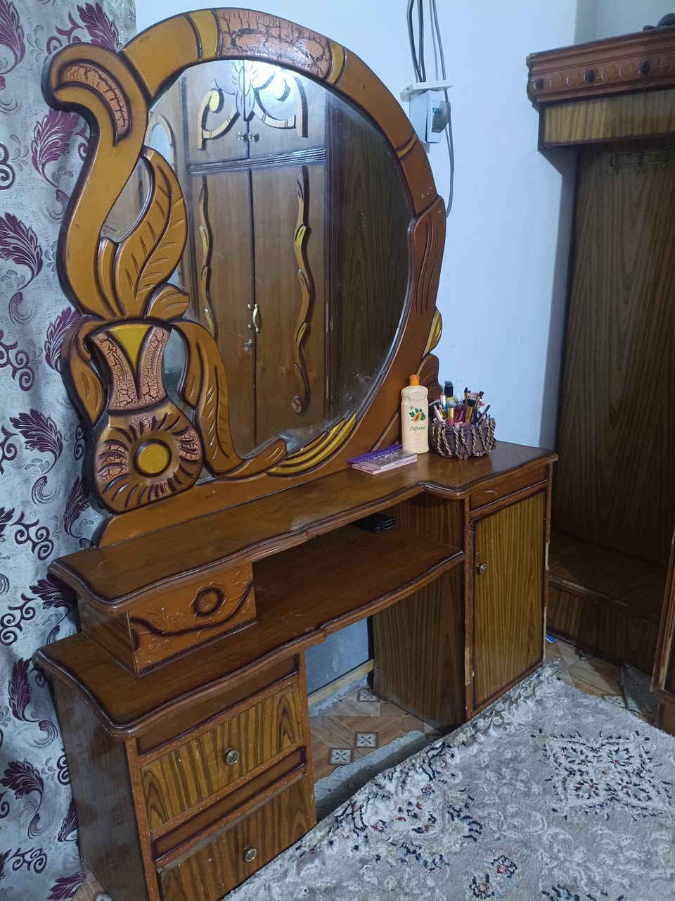 غرفه للبيع سعره 300  لليحب يتواصل على هذا رقم *********** واتساب موجود
