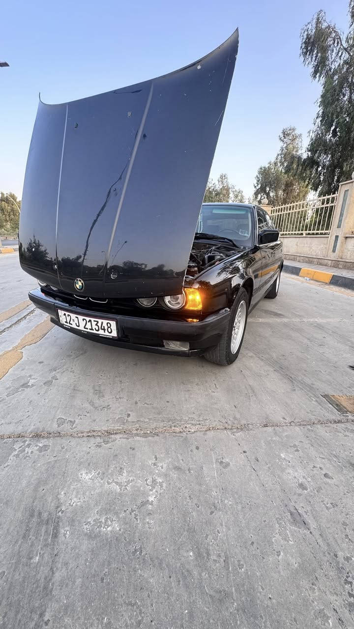 بيئم 520 لون اسود ملكي
سيارة بعدها وضع شركة 
بدون ضرر صبغ قطعتين فقط
محرك كبس كير محرك شرط
بيها كابون بانزين شرط الوكالة و التحويل 
السعر 57 و بيها مجال 
للاستفسار ع الرقم اسيا ***********
