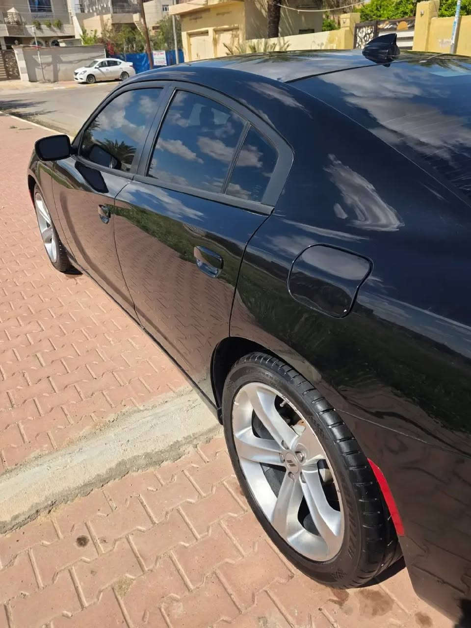 دوج جارجر  SXT -  بلاس فول موصفات .
الموديل : 2018 . (خليجي) .
المحرك : V6 . 3.6L .
العداد : ميل ( 101   ) .
السعر : 235 او مراوس بجارجر v8  
للتواصل ***********
