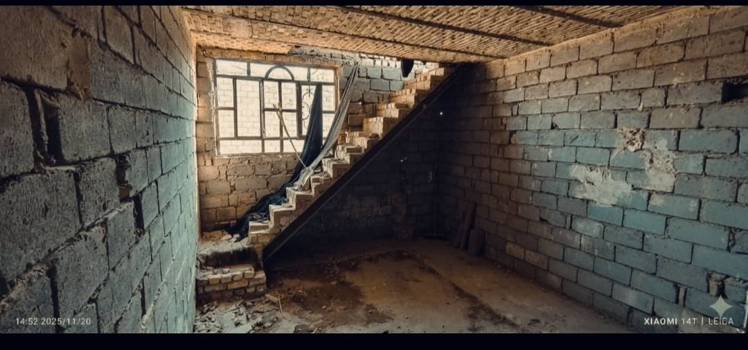 بيت في منطقه كوفة الزركه 
طابو زراعي  م120م
يحتوي على3غرف وحمام  وبيتونه
ماء +كهرباء
مدارس بتدائيه +متوسطه
سعر 9مليون
رقم هاتف ***********
