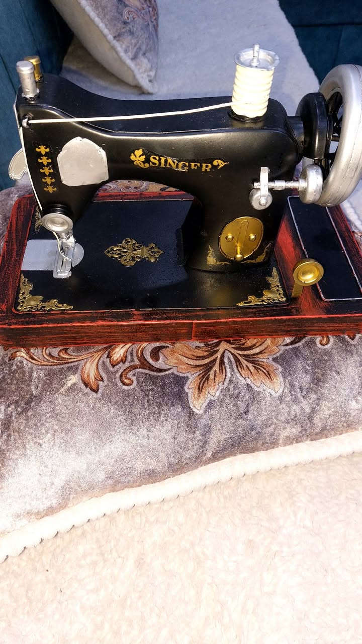 كل عام وانتم بالف خير 
ماكنة خياطه كه زينة شغل يد حديد وخشب جمل جدا ٤٠ الف مع التوصيل.


**إذا كنت صاحب هذا الإعلان وتريد حذفه لأي سبب، رجاءا أرسل رسالة إلى الدعم الفني**