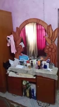 غرفة اخشاب جديدة استخدام قليل للبيع الإتصال او مراسله عل رقم 078155151...