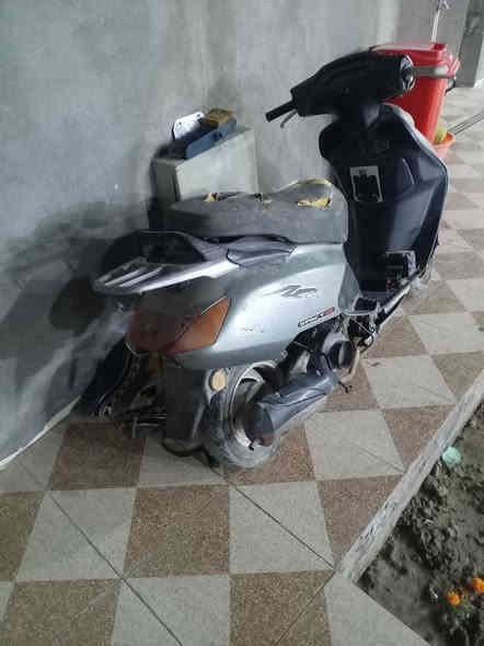 سلام عليكم اخوان
دراجه سبيسي ياباني سرعه ١٠٠ دراجه ماعرف شنو عطلهه
وبيهه نواقص مثل قبق هندر وجوزه وتلحيضات  مكينه سليمه مابيه شي كلجات البلاديه. سعره ١٠٠ قفل مكاني ناصريه مركز. الحولي الجديد. ***********
