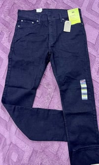 بنطلون رجالي Levi’s أصلي لون اسود   🔹 الموديل: 510 Skinny 🔹 قياس الخصر...