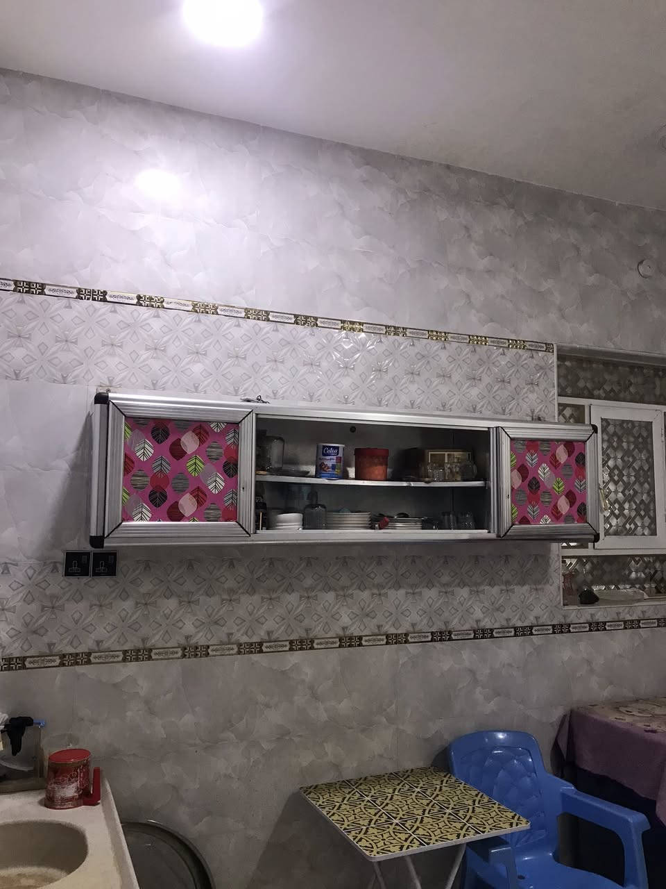 معروض لدينا في المكتب بيت المساحة 110 م والوجهة 5 وربع والنزال 20 بناء حديث طابق واحد عكادة) محتويات البناء غرفة النوم وصالة ومطبخ صحيات داخلية وخارجية مع استقبال كلة طابق ) العنوان ازديناوية قرب مدرسة صفي الدين كافة الخدمات متوفرة حاليا للبيع للبيع الاتصال *********** ابو علي الاسدي اذا عجبك المكان تعال للمكتب ودزك علية احسن عرض الشارع 12 م البيت زارعي
