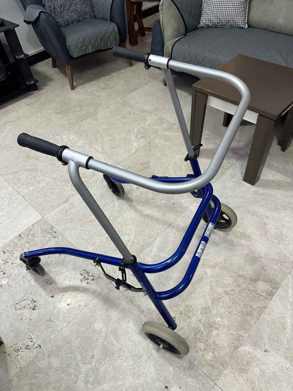 للبيع عدد (٢) مشاية (ووكر) جديدان غير مستعملين الاول أمريكي والثاني هنكاري 
السعر ٧٥ لكل واحدة
المكان بغداد نفق الشرطة
***********
