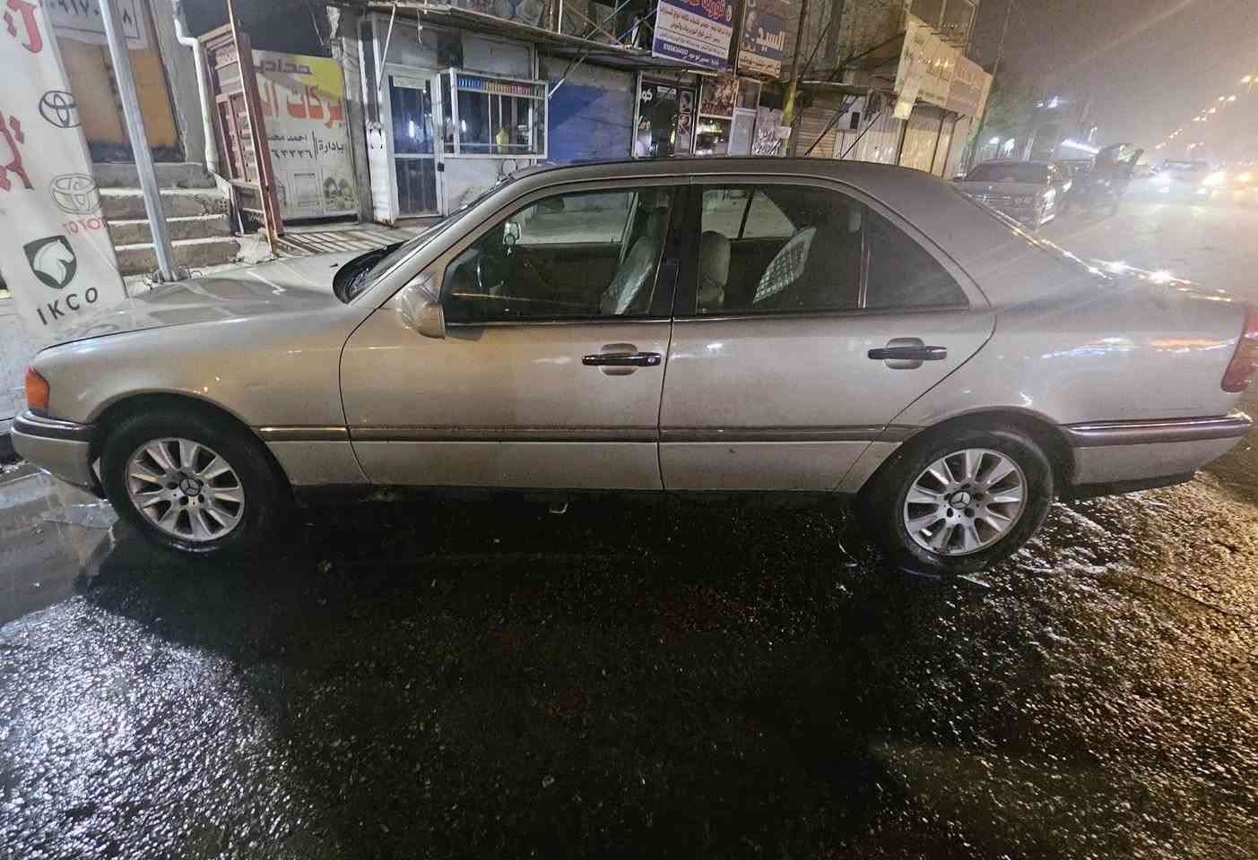 مارسيدس 320
گشرها نضيف مثل ما موضح بالصور 

6 سلندر بلاديه خراطيم 

السعر 55 وبيها مجال 

السياره بأسمي


**إذا كنت صاحب هذا الإعلان وتريد حذفه لأي سبب، رجاءا أرسل رسالة إلى الدعم الفني**