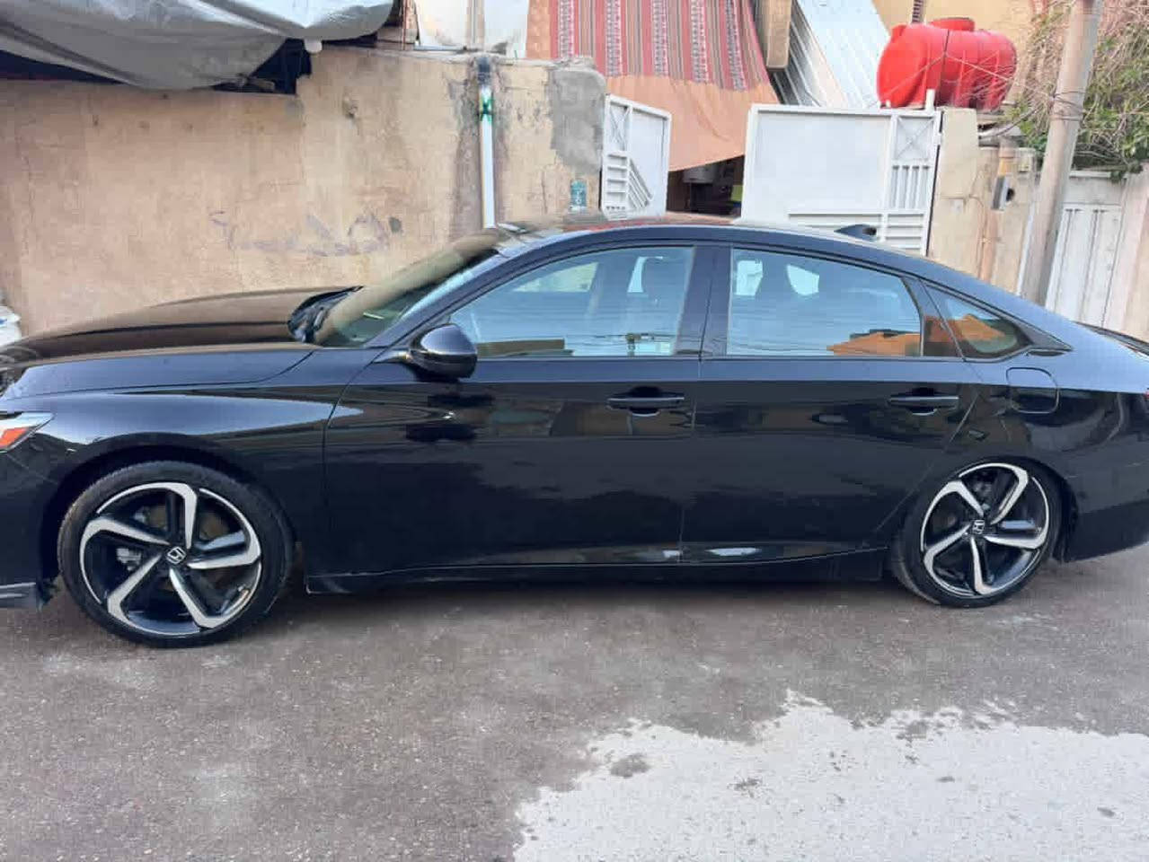 السلام عليكم للبيع هوندا اكورد ٢٢ ماشية ٦٩ كيلو 
محرك ٢٠٠٠ تيربو 
كير at عشر نمر 
فتحه 
كشنات امامية تدفئة 
شفتات ستيرن 
رادار امام ورادار مري قيادة ذاتيه تحديد مسار اوتو هولد 
شاشة ابل كار واندرويد واير ليس 
شاحن واير ليس 
٣ مودات قيادة 
٢٦٨ هورس باور 
حادثها باب وجاملغ خلف السايق وبدايه البنيد بارد فقط 
الايرباكات طاكه ممرجعه

مكان السياره الحريه او المنصور 

الاستفسار اتصل 
***********
