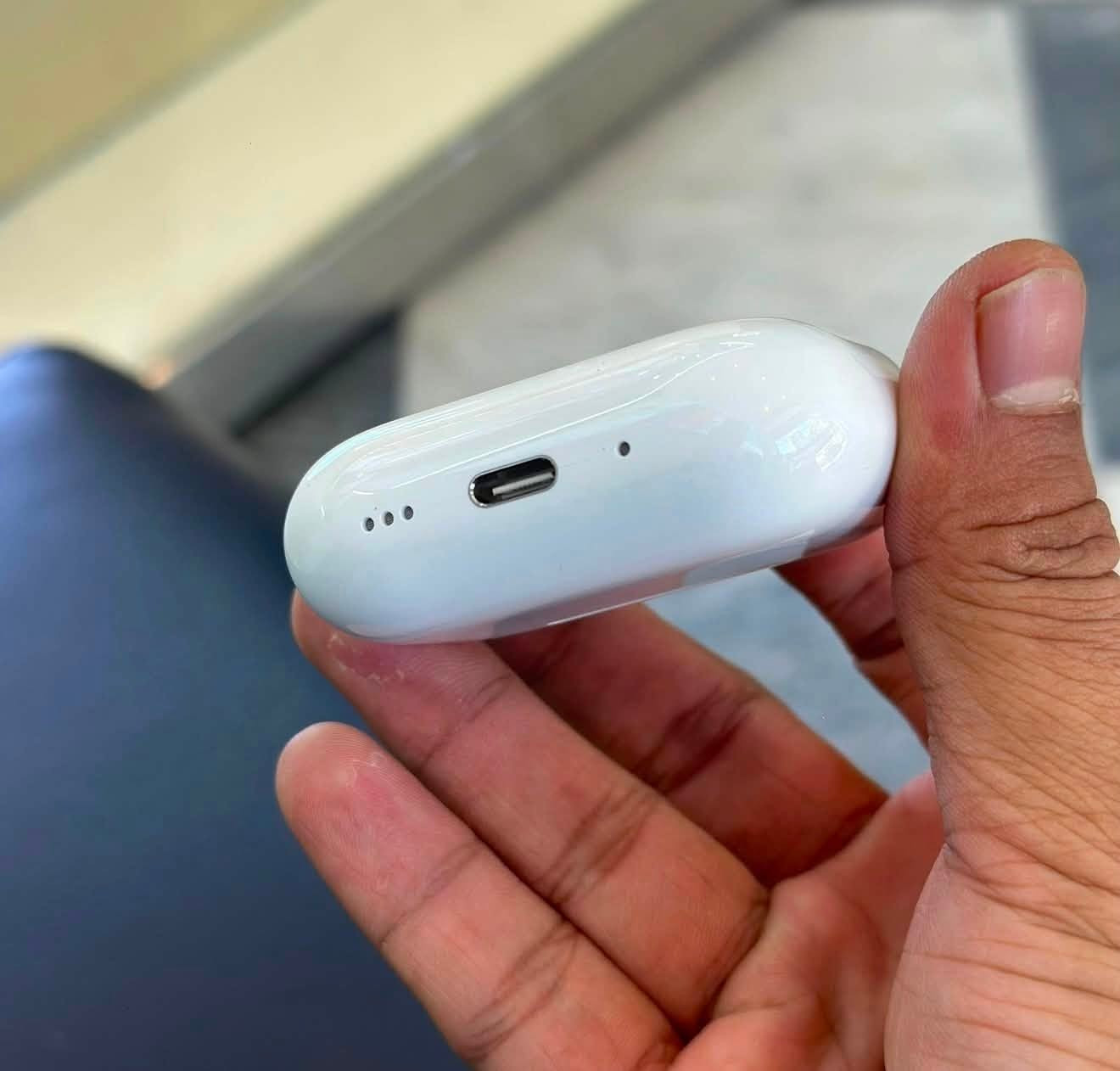 شباب Air pods pro 3 (احدث اصدار )
باله أمريكيه ( اصلية ) مستعمل بس نظافتها 96% 
ممفتوح ولا مصلح بلادي ، #صوت_قوي #عزل رهيب #تدعم خاصية #ترجمة #قياس #نبضات #القلب . وياه حافظة مع كيبل كتان قطني الأصلي هدية ، بيع مستعجل بدون ربح بسبب وصول حاويه جديدة السعر 30 الف #مع_كيبل_كتان_قطني و #حافظة هدية 
للحجز واتساب فقط  ***********
