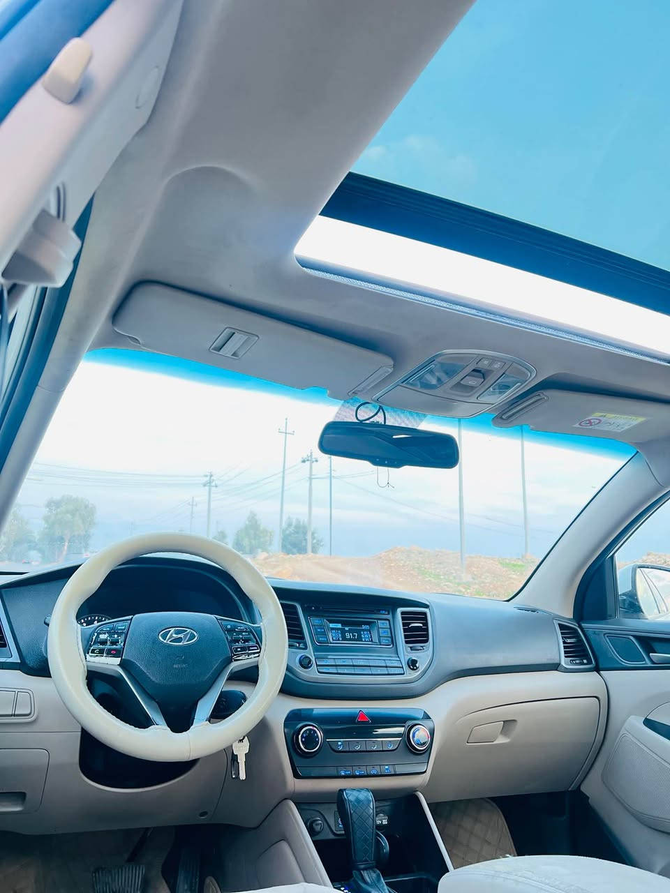 هۆندای تۆکسۆن مۆدیل ٢٠١٨ مواسفاتی فول فولە گیر تۆماتیک پانۆراما سوکان ڤۆلیۆم ناو زەرد زۆر مواسفاتی تر سەیارەکە زۆر بە جوانی ماوەتەوە هەمو شتی لەسەر دەقی بیلادیە سەیارەکە کلینە هیچی پێوە نیە گیر و مەکینە بەشەرت ٤ پستنە  سعری ١٩٢وەرەقە و کەمەک مەجال بۆ زانیاری زیاتر پەیوەندی بکەن بە *********** ناونیشان کۆیە كويسينجاك, أربيل
