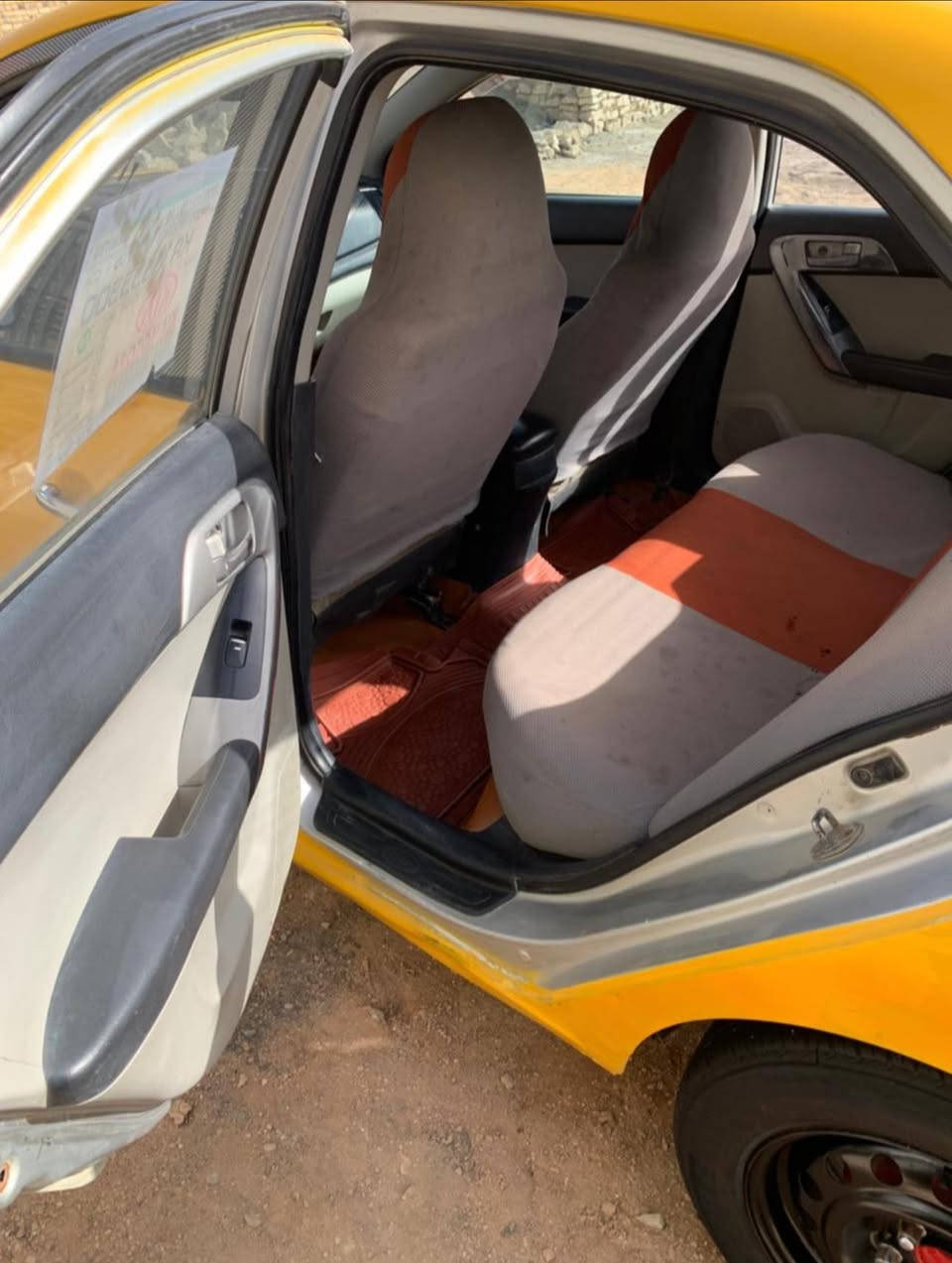 السلام عليكم سيراتو للبيع موديل 2009 رقم مثني. مميز (769). سياره مصفره هيئة وغرامات وسنويه 28 جاهزة من مكينه وتخم تاير جديد وباتري جديد وداخل نضيفه سياره ااي ضربه عابره مابيها مكينه 1600 والسياره شوف عينك تجي وتكلب وتقنع   مكان السياره السماوه - قضاء الرميثه.  للاستفسار انتصل على الرقم ( ***********)
