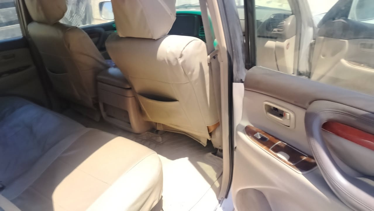 سلام عليكم مراوس فقط السيارة بسمي موديل 2000 الاتصال على الرقم هذا ***********
