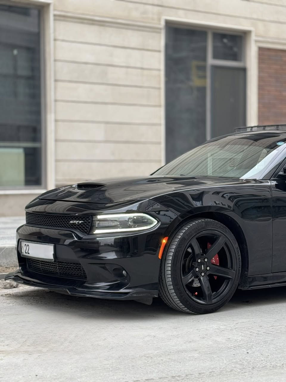 ب سعر البلاش (  جارجر) 2018 كندي 

فول  مواصفات  اقوه مواصفات بل جارجر 
(كفاله  عامة   داخلة بس بل عراق انطخت جاملغ امامي الايمن والجاملغ الخلفي صار صبغ عل كدهن) 

سياره جديده بمعنى الكلمه ومصروف عليها بل عافيه عل ياخذها 
رقم اربيل الجديد هزة وفحص وسنوية كلشي جديد
المحرك : V6.  3.6L .
المواصفات 
فتحة سلايد روف :
* جناح خلفي بلادي
* ويل تو سايز  تخم تاير جديد
* ستيرن رياضي . 
مقاعد رياضية جلد احمر . 
* مصابيح أمامية زنون . 
* كشافات الضباب زنون . 
* المصابيح الأمامية مع LED . 
* حساسات . 
* شاشه كبيرة مع نظام ملاحة نفكيشن GPS .
* الشاشة مع اوپشنات SRT . 
* سستم صوت الپاين .. 
* مقاعد أمامية كهربائية  
* مقاعد أمامية وتدفئة . 
* تشغيل عن بعد . 
* ستيرن كهربائي . 
* تدفئة ستيرن . 
* محدد سرعة . 
* تلفون بلوتوث . 
* كاميرا خلفية .
* مرايا متحسسة للاضاءة العالية .
* كير شفتر بالستيرن . 
* دخول ذكي (بصمة) .
* الرقم تحويل ثاني 

السعر   204  وبيها مجال 

*العنوان: بغداد  حي الحسين 
للاستفسار على الرقم  ***********
