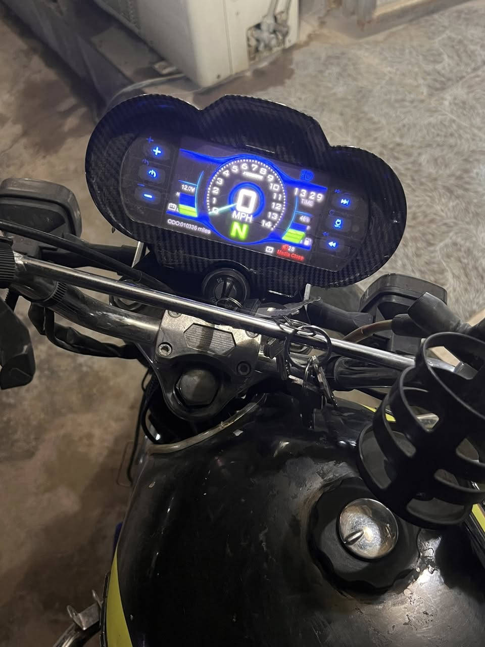 السلام عليكم   من رخصة الادمن 
دراجة سيفان موديل 2024 كلشي بيها شغال اوراقها موجودة محرك 200 بيع مستعجل ب 725 وبيها مجال 
***********
