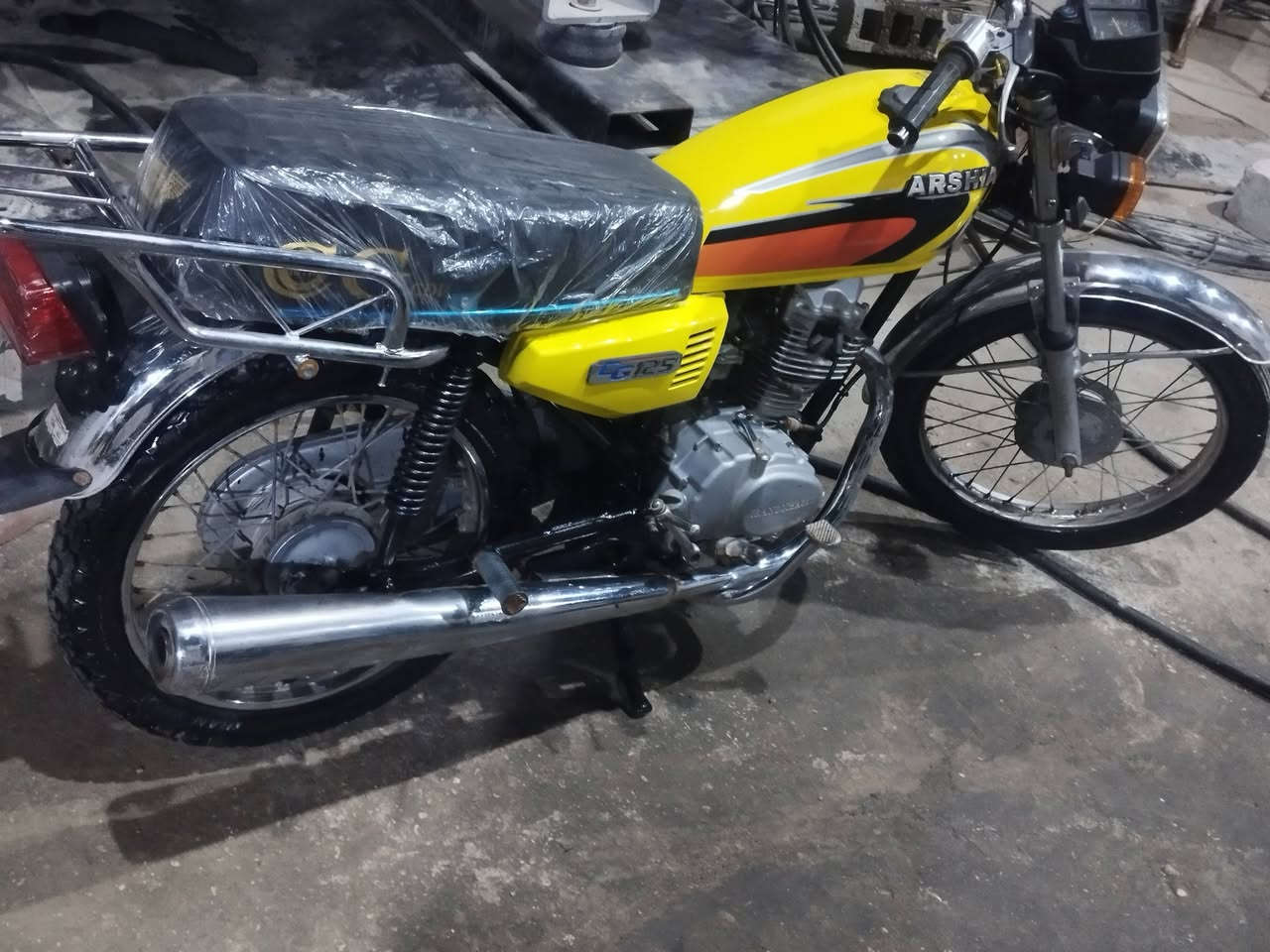 للبيع دراجة نارية 4 كير موديل 2019
∆ أوراق أصلية 
∆ الدراجة نظيفة وجاهزة للاستخدام
💰 السعر: 350 ألف 
📞 رقم الهاتف: ***********
