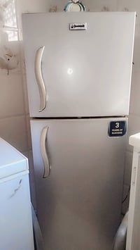 ثلاجه للبيع شغاله تبريد تجميدماركة جبسون بحاله جيده للاتصال 0783114656...