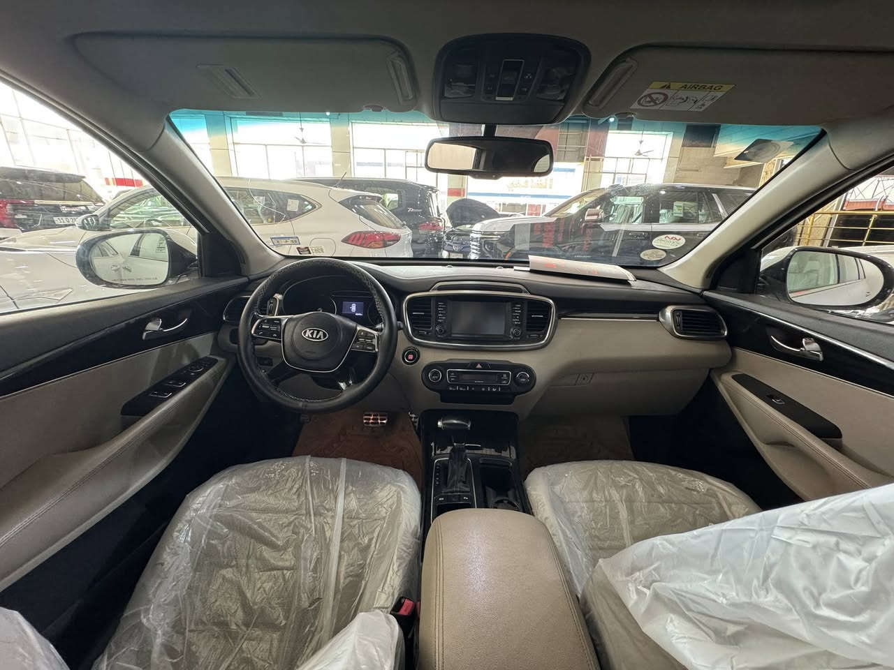 كيا سورنتو
الموديل2018
بيها مكانين صبغ 
خليجي 
فول مواصفات 
بانوروما 
ماشية 86
العنوان :بغداد البياع معارض البياع 
التواصل :
***********
