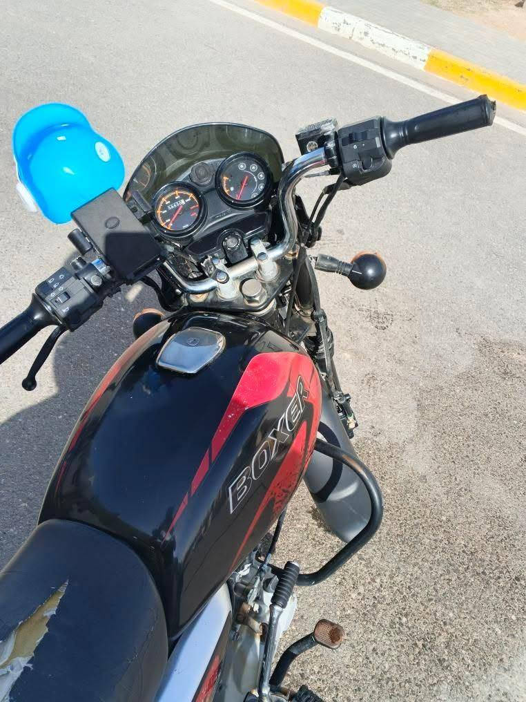 السلام عليكم 
بوكسر للبيع رقم و سنويه تحويل ثاني يوم مفتوحه و كايمه السعر 1800 الموقع البصره الجزيره 
 رقم التواصل *********** البصرة, العراق
