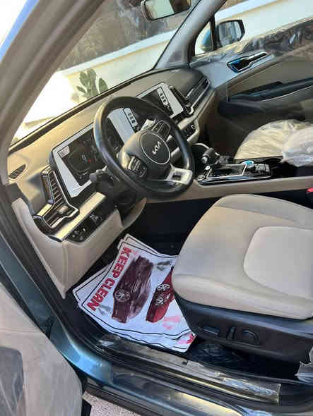 كيا سبورتج 2023 فول 1/1 مواصفات جي تي لاين
لون مميز زيتوني متغير 
الموديل : 2023. (خليجي ) .
المحرك : 2.0 . 4سلندر
العداد : 7000 كيلو متر (زيرو) 
الرقم : اربيل

 المواصفات
بانوراما
ناقل حركة اوتو 6 نمر
دخول ذكي(بصمة) +تشغيل عن بعد
رادار جانبي
شحن وايرليس
حساسات امامي وخلفي
مصابيح امامية زنون معLED
بك لايت LED
كشافات زنون
ويل قياس 19 انج
شاشة كبيرة  مع كاميرا
المقاعد مخمل 
مقاعد امامية كهرباء
صندوق كهرباء 
مقاعد امامية تدفئة
شفتات ستيرن
تدفئة ستيرن
سايد بريك بصمة
تبريد شاشة
مرايا متحسسة للاضاءة العالية
محدد سرعة+فول تحكم ستيرن
شاشة سرعة ديجتل
باقي الموصفات معروفة 
السعر (225$) بيها مجال قليل .

❗️ملاحظة / محولبه  بالبنيد وصفحة باب السايق رصعات خفيفة مصلحة  يم المندلاوي بنظام( Pdr)والسونر مرفق  ضمن الصور.. #مكان السيارة بغداد / بلديات

 للاتصال والاستفسار   
***********
