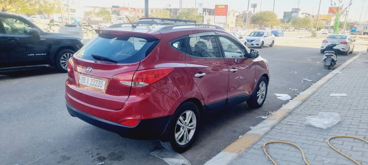 توسان سنويه جديده بسمي  خليجي رقم وعنوان نجف  بنرامه  موديل 14
ماشيه 140   بيها كارت باب جنطه فقط رقم 23235  انكليزي يعني دولي.
جاهزه سياره سعر 141 بيها مجال حويل مباشر  ***********
