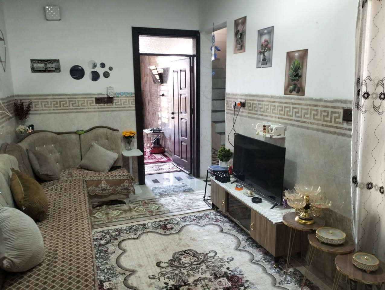 (( مكتب النعيمي لتجاره العقارات السكنية والتجاريه ))
يوجد لدينا دار سكني للبيع المساحه 100م طابق ونصف الواجهه (5 × 20) بناء حديث سيراميك وبرسلين غرفتين نوم واستقبال وهول داخلي ومطبخ وصحيات وصحيات خارجيه العنوان موصل التعليم غرفه تجاره قريب على جمعيه النور وقريب على التبليط واتجاه شروق السعر 73 مليون بيع سريع الاتصال او الاستفسار اتصل على الارقام 
 ***********
***********
