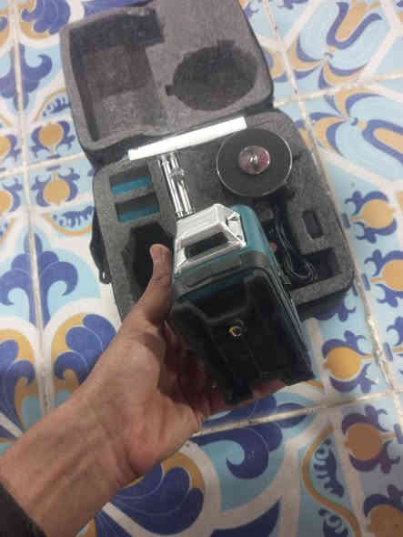 ليزر للبيع جديد بل كرتون بطاريتن وقاعده تثبيت
