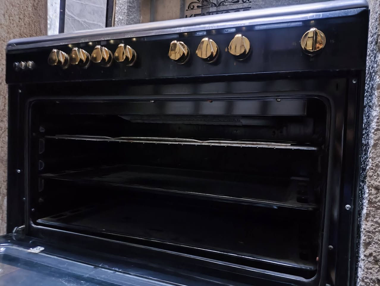للبيع طباخ كينود (KENWOOD) مستعمل بحالة شبه جديدة 🛑
​السلام عليكم شباب.. عندي طباخ كينود (KENWOOD) أصلي  الاستخدام جداً قليل ونظيف حيل (مثل ما مبين بالصور الكدامكم).
السعر 250 الف 
رقمي ***********
بغداد المحمودية

