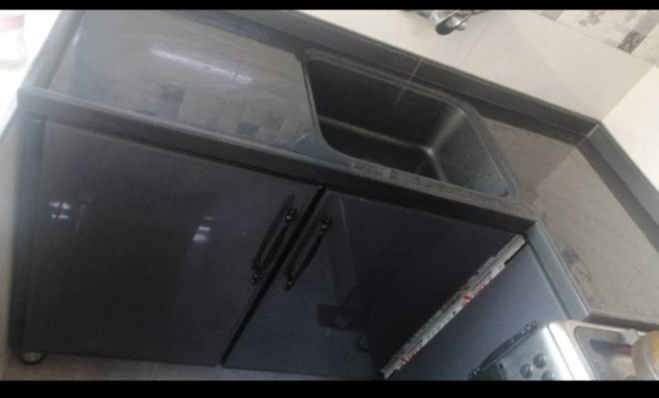 السلام عليكم كاونتر ثلاث قطع للبيع مترين ونص هوه والملحق +الحوض متر ونص ماصار شي من فصلنه العنوان موصل الايسر للستفسار اتصل عل ***********
