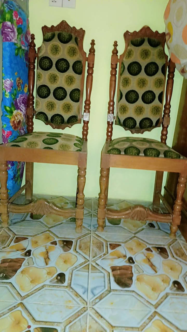 السلام عليكم
زوج كراسي خشب 
الخشب الاصلي نجاره تحفه
اي ضرر مابيهن 
نضيفات حيل
مكان بابل
الاستفسار عل خاص
او عل رقم. ***********
