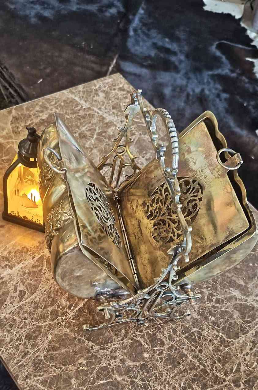 بسم الله ماشاء الله، ولا حول ولا قوه الا بالله، إنما الخير والعوض من عند الله.
............................

رمضان كريم، يلا بينا نحلي بقى بأحلى بسكوتيره.

............................

للبيع بإذن الله:

- بسكوتيره نحاس فرنساوي قديمه جدا، أنتيكه بدون ديفوهات، حجم كبير ووزن تقيل، تحفه فنيه تزيني بيها سفرتك، تنفع عروسه.

................................

الحمد لله حمدا كثيرا طيبا، نحمده ونشكره على نعمه وفضله علينا.

إستمتعوا معايا، التفاصيل بالفيديو،،،،


**إذا كنت صاحب هذا الإعلان وتريد حذفه لأي سبب، رجاءا أرسل رسالة إلى الدعم الفني**