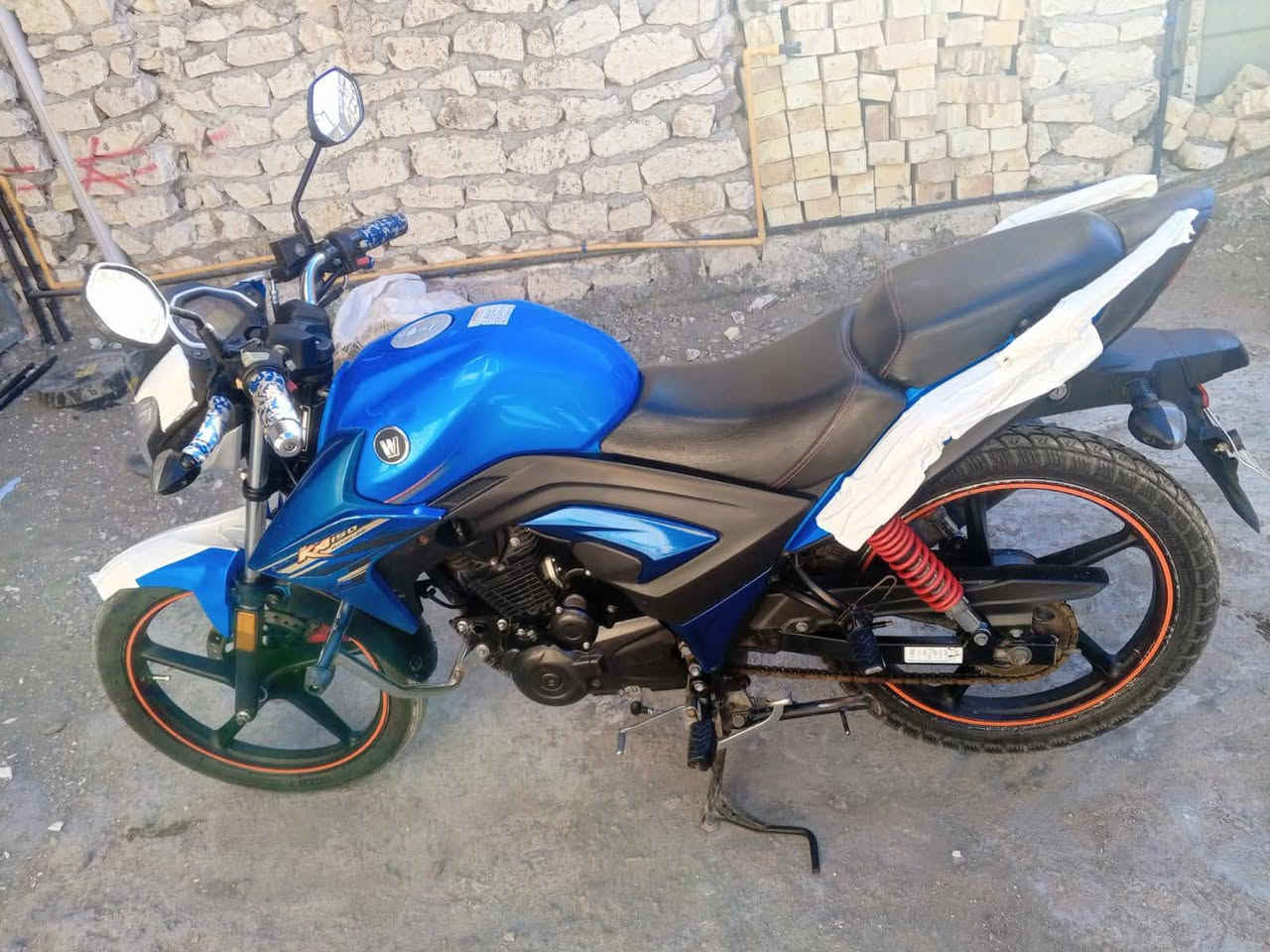 السلام عليكم من رخصت الادمن المحترم 
هاوجي للبيع  فقط 
 مرقم سنويه وكامل محرك جديد موديل2021
==
مناقصه كلشي 
تايرات مضاف الموطور كله كفاله..... وعلا ايده.  
  اشاير لايت عالي ناصي. كله شغال
ملاحظه.. مكلف مكلف
 مكانه رمادي السعرر 17 وبي مجال 

الاتصال ***********
