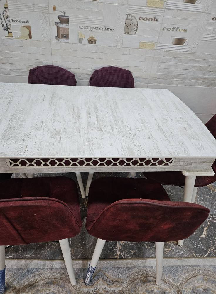 ميز طعام السعر ب١٥٠ الف وبي مجال نظيف جدا مابي اي ضرر ***********
