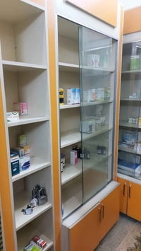 دولايب عدد ٧ بسعر مليون وبيه مجال بسيط للتواصل الاتصال 07715214464