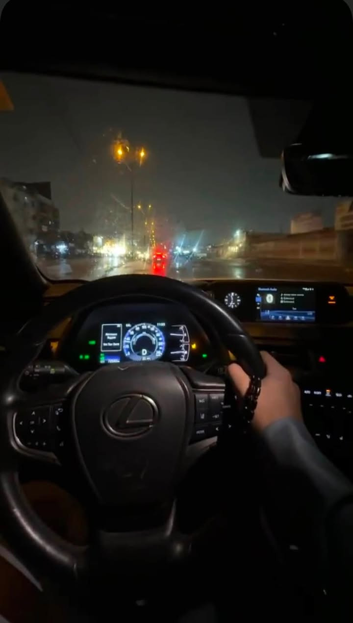 السعر 202 ورقه
١- عداد المسافة المقطوعه 70 الف كيلومتر
٢- تبديل قطعه واحده ( البنيد) تم تبديلة بنفس اللون
٣- رقم بغداد بأسمي تحويل ثاني يوم

الجاملغات نظيفة و المحرك و الكير نظيف

المواصفات /
-محرك بنزين 2.0 لتر، 4 سلندر.
-نظام هايبرد
-القوة الإجمالية: 181 حصان
-نظام Lexus Safety System نظام ما قبل -الاصطدام مع كشف  المشاه المحافظة على المسار
-تنبيه مغادرة المسار
-قراءة إشارات المرور
-مراقبة النقطة العمياء والتنبيه عند الرجوع
-تنبيه مغادره المسار
-مقاعد جلد مع تحكم كهربائي في بعض الفئات
-فتحة سقف 
-إضاءة LED أمامية وخلفيه
-مثبت سرعه
-كاميرا خلفيه
-بصمه

مكاني بغداد السيدية 
تواصل ***********3
بيها مجال بالمعقول تعال وتدلل
