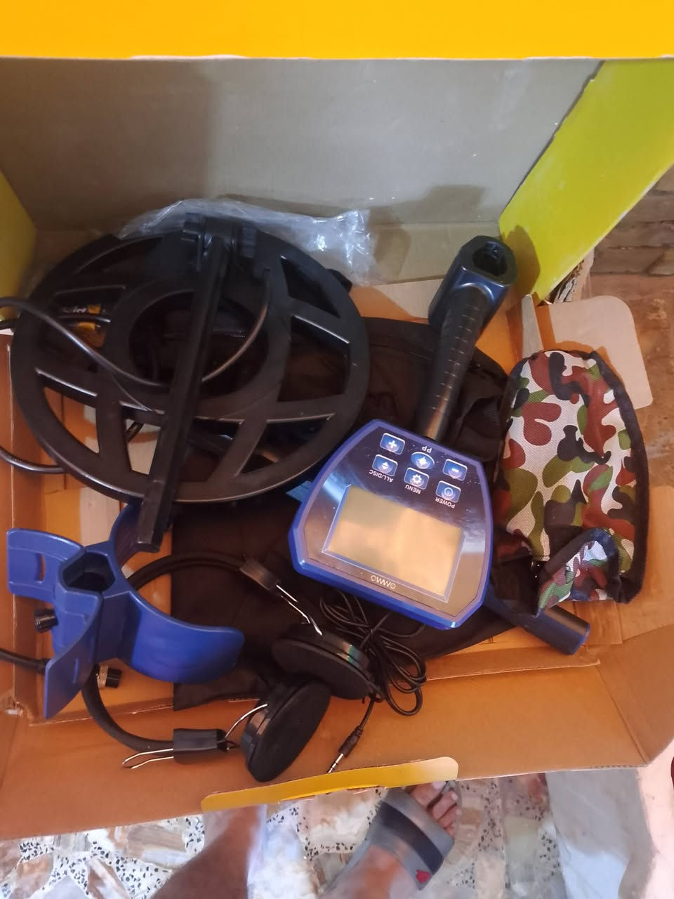 انطني سعرك 
هذا الجهاز هو كاشف المعادن تحت الأرض Ommo MD-6015.

يتميز الجهاز بشاشة LCD لإظهار المؤشرات وذراع ألومنيوم قابل للتعديل لراحة الاستخدام.

يتضمن ملف بحث مقاوم للماء، مما يجعله مناسباً للاستكشاف في الظروف الرطبة. [1, 2, 3]

هل ترغب في الحصول على معلومات إضافية حول مواصفات هذا الجهاز الفنية؟


**إذا كنت صاحب هذا الإعلان وتريد حذفه لأي سبب، رجاءا أرسل رسالة إلى الدعم الفني**