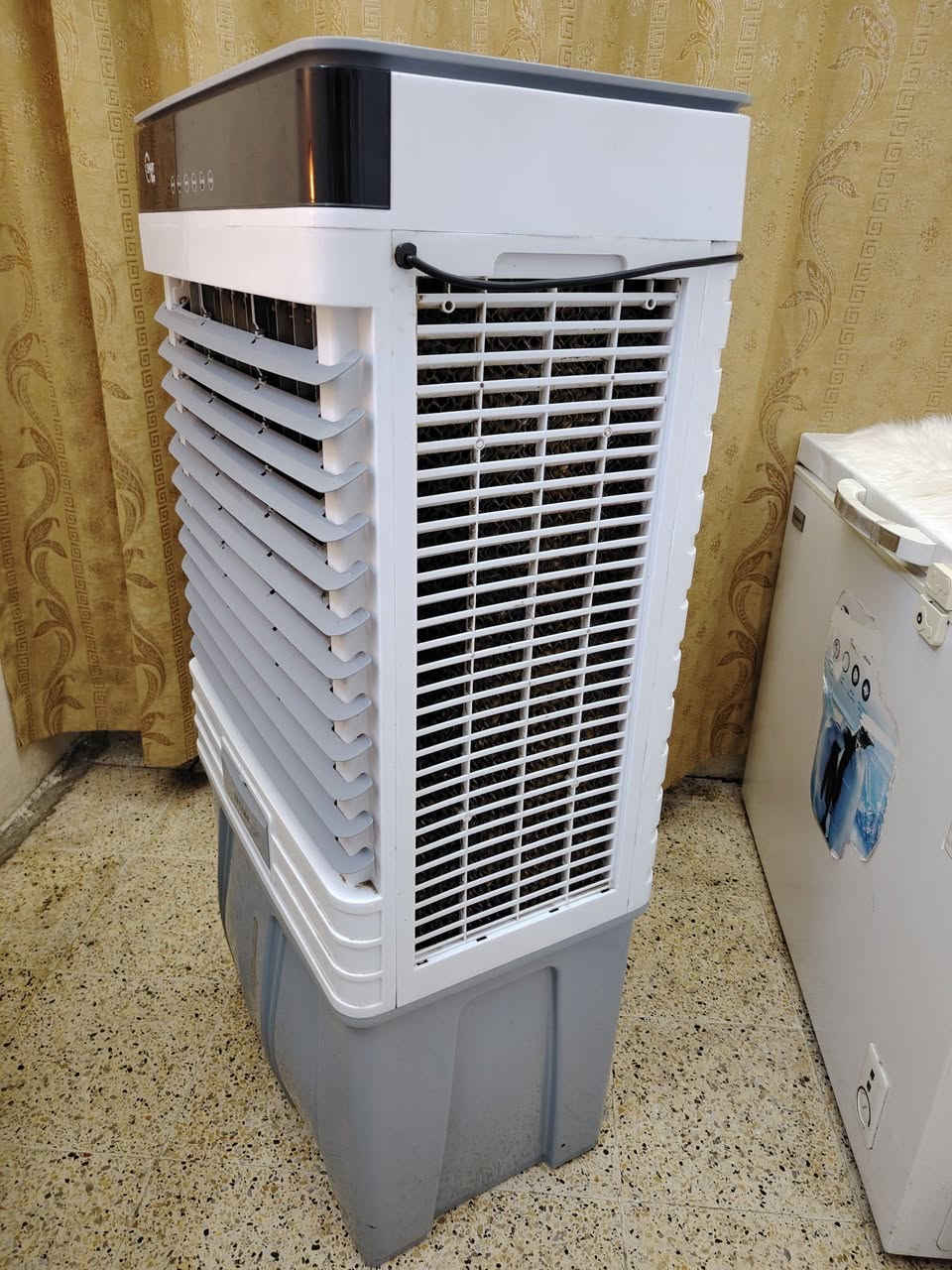 #للبيع
كونفيرا جديدة مستخدمة شهر شرط جلخ ما بيها شرط تجي تفحص تبيرد ثلج❄️تايرات بعد ما مستخدمين جدد ريمون معاها عنوان موصل الايسر تواصل #خاص


**إذا كنت صاحب هذا الإعلان وتريد حذفه لأي سبب، رجاءا أرسل رسالة إلى الدعم الفني**