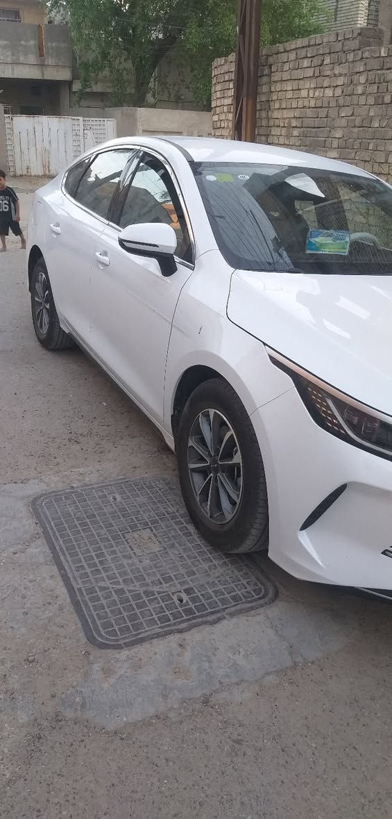السلام عليكم بي واي دي ديسترويل شاشه كبيرة قلاب للبيع مكفوله ماشيه ٦٠٠٠ مع كافة الملحقات منفاخ ومدوشمه ارضيه وصندوق وارضيات بغداد الرصافه السعر٢***********9208

