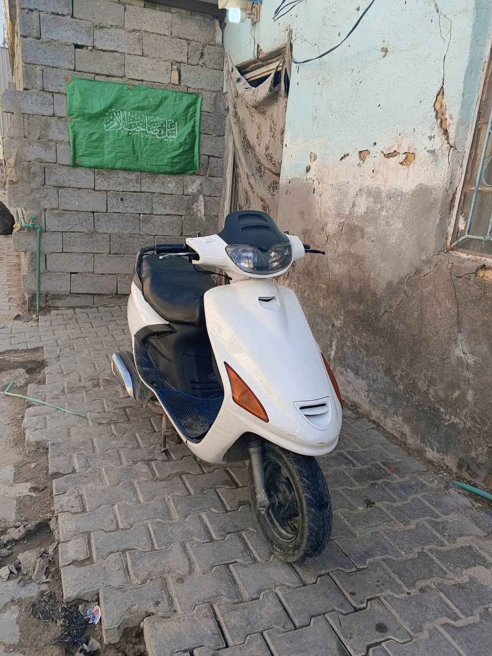 السلام عليكم
دراجه فراشة فحل للبيع 
محرك رمبه ما ممدودة عليها سبانه ابد 
كهربائيات كلها شغاله 
اشاير بكلايت لايت عداد عداد بانزين كلها شغاله 
دبل امامي دبل خلفي كلها شغاله 
تاير خلفي جديد 
كفرات جدد(البارحه شديتهن)
سوادات جدد (البارحه شديتهن)
صدر امامي جديد 
وعقل بباي 
دراجه محركها ما مفتوح ابد 
نكره سلف 
رقم شاصي بيها (مكاتبه)
لون ابيض السعر خاص تواصل خاص او 
واتساب (***********)
