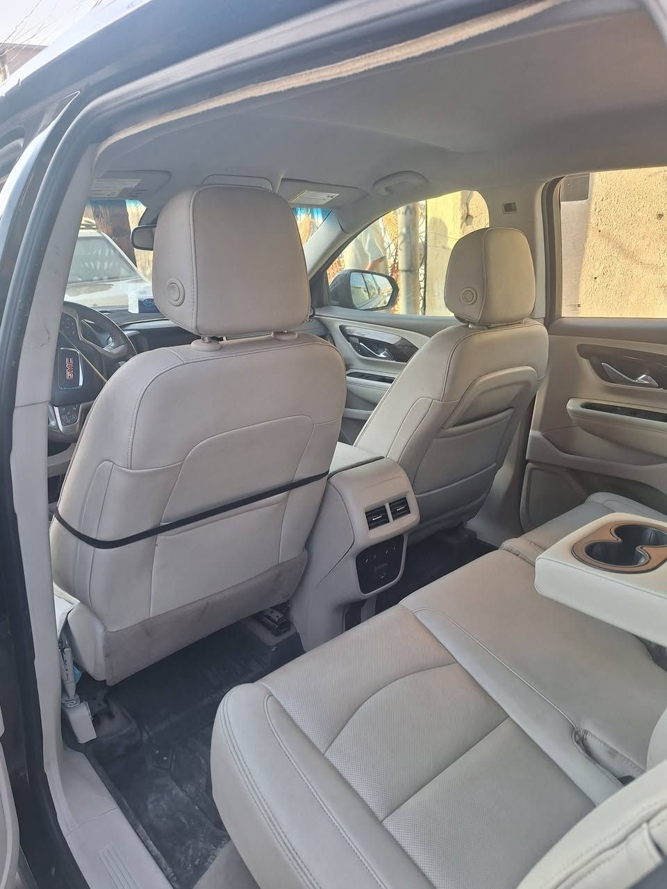 2. نوع الماركة :- تيران SLT
 3. سنة الصنع :- 2023
 4.  كير بيانو 9نمر 
 5. رقم اللوحة:- أربيل دولي 
 6. اللون الخارجي :- أسود 
 7. اللون الداخلي :- جلد صحراوي 
 8. عدد الكيلومترات :- 80 الف كيلو قابل للزيادة
 9. نوع الوقود :-بانزين 
 10. ناقل الحركة :- أوتوماتيكي 
 11. حجم المحرك :- 1500 توربو 
 12. عدد الأسطوانات :-4
 13. عدد الأبواب :- 4 مع بصمات لاربع بيبان
 14. عدد المقاعد :-4
 15. نوع الدفع :-  4 ويل دفعرباعي 
 16. الحالة العامة :- مستخدم أمريكي 
 17.المواصفات الإضافية (  بصمة تشغيل- دخول ذكي  - انظمة امان - وضعيات قيادة -تحديد مسار - مثبت سرعة -كاميرا -شاشة كبيرة متصل -  -سياقة ذاتية - نقطة عمياء جانبية - اشاير مري - رادار محيطي - مقاعد تدفئة - ستيرن تدفئة - وباقي المواصفات المعروفة مثل الويل كب والخ …لايت اوتو زنون خزن مموري تبريد قطعتين 
 18. الضرر :- بنيد وجاملغ ايمن الشواصي واللغود سليمه غرفة السياره والكشنات دنلي 

السعر المطلوب 190ورقه وبيها مجال هاتف  *********** النجف الاشرف
