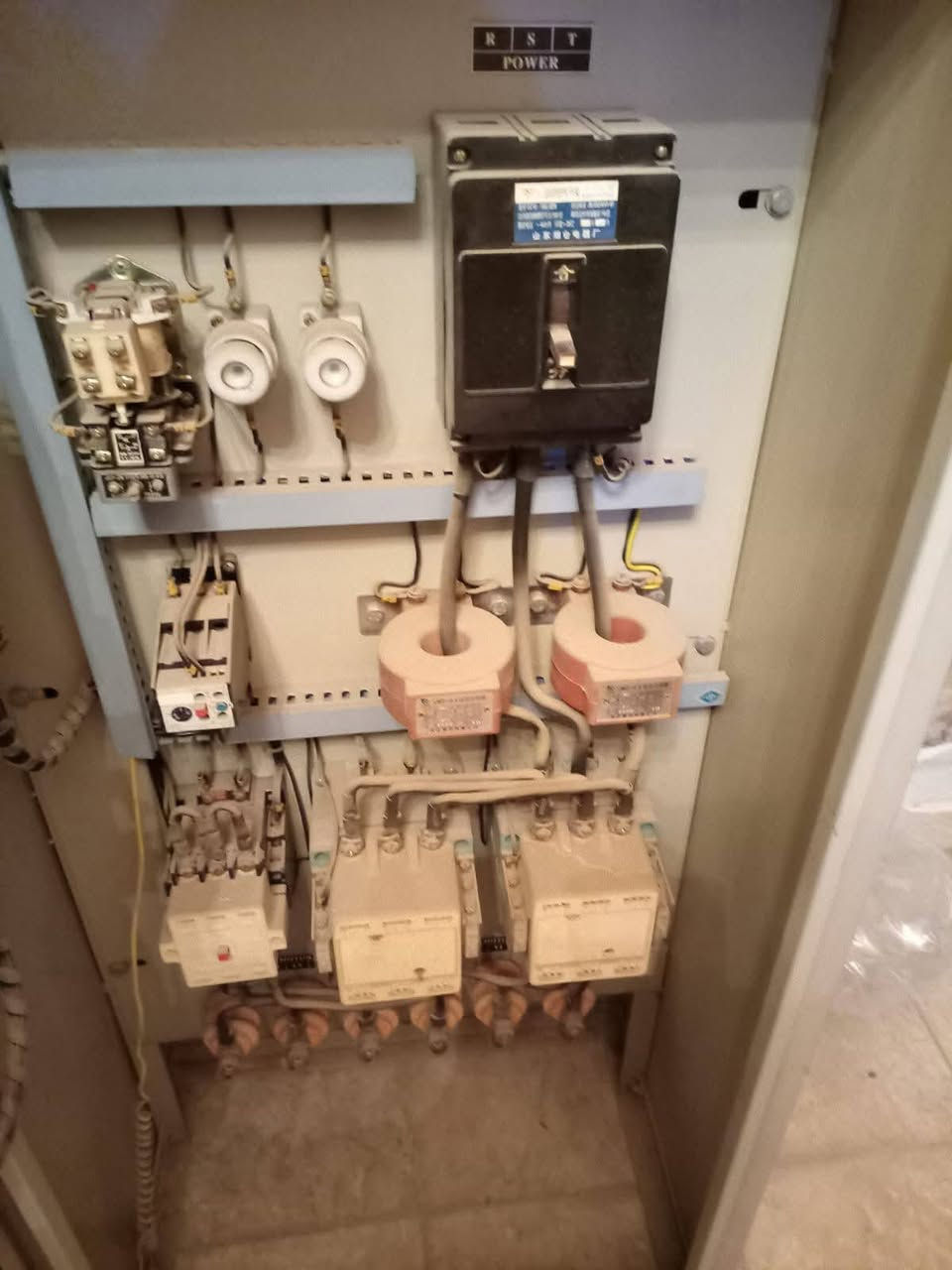 بوردات عدد 2 السعر 900 الف ***********  بغداد الكاظميه
