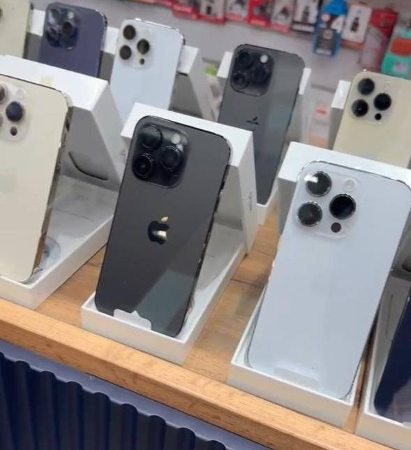 سلام عليكم
آيفون ١٤ برو ذاكرة ٢٥٦  دبل سيم پاتري ٩٠ و ٩٥ و ١٠٠ كل ألوان موجود موبايل VIP جملة و مفرد موجود 
عنوان أرييل 
السعر خابر ع واتساب 
***********
***********
