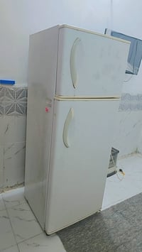 ثلاجه نوع تركي حجم وسط تشتغل ونضيفه ومامصلحه ابد سعره ١٠٠ 07808999896