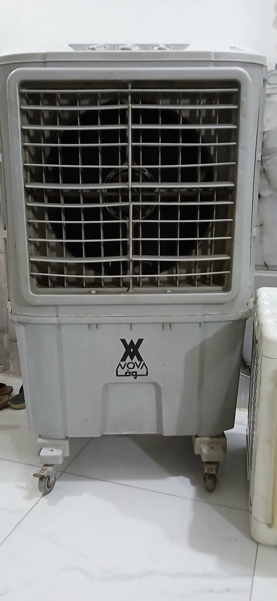 مبرده وحدة كبيرة والخ ماركة نايس حجم٥٠ : تعتبر مبردة صغيرة أو متوسطة
موفرة للكهرباء (تعمل على تيار منخفض متاخذ كهرباء اقتصاديه واي عطل مابيها 
 لوحة تحكم (أزرار للتشغيل، السرعات، والمضخات

المبردة الكبيرة من ماركة نوفا (NOVA) من النوع "العمودي" سعرها 100 وبيها مجال وأي عطل مابيها.

(Honeycomb) التي تتميز بكفاءة تبريد عالية وتوزيع جيد للهواء.

• الهيكل: مصنوع من البلاستيك المقوى المقاوم للصدأ والحرارة، 

• (3 سرعات للتحكم بقوة الهواء) ومفتاح خاص بتشغيل "الواتر بومب".

• استهلاك الطاقة: اقتصادية جداً، ويمكن تشغيلها على "النانو" أو المولدة المنزلية البسيطة (عادةً تستهلك ما بين 150 إلى 250 واط
مكانهن الكاظميه قريب المحيط


**إذا كنت صاحب هذا الإعلان وتريد حذفه لأي سبب، رجاءا أرسل رسالة إلى الدعم الفني**
