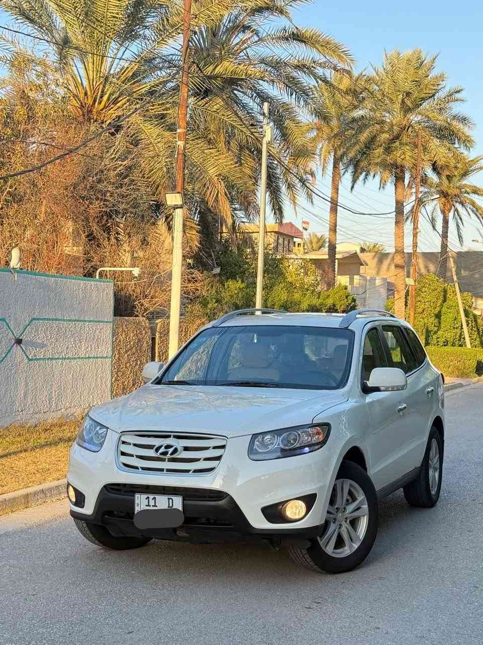 السلام عليكم اخوان هيونداي سنتافي موديل ٢٠١٢ استلام الشركة العامه للسيارات الوجبه الأولى باسمي من الزيرو رقم بغداد الجديدة السيارة ماشية ٧٢ الف  جديدة جدا ومكفولة من ضربة وصبغ وتبديل بعدها بجياست الشركة كير محرك مكفول من الفتح المواصفات فور ويل حساس خلفي كامره مري شفط داخل بيجي 5 ويل كب محرك ٣٥٠٠ و٦ سلندر مكاني بغداد السعر (178)رقمي للاتصال ***********
